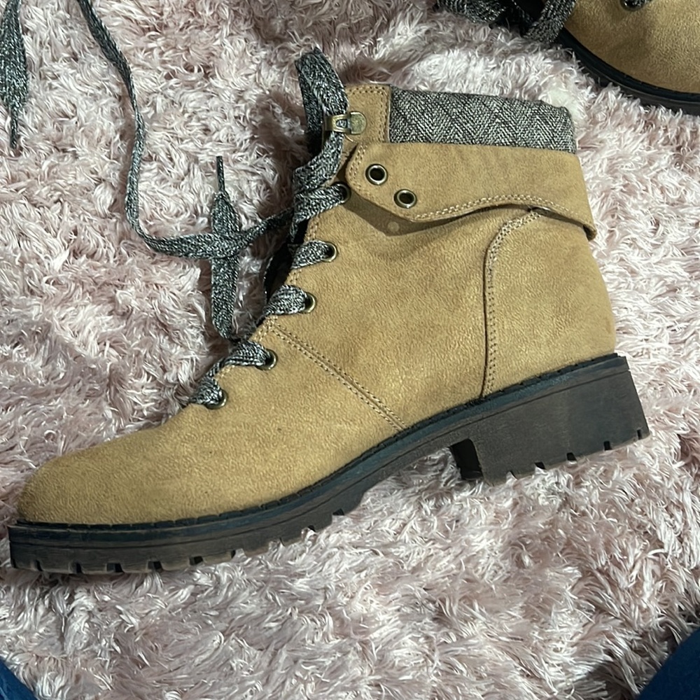 Boots - Picture 2 of 3